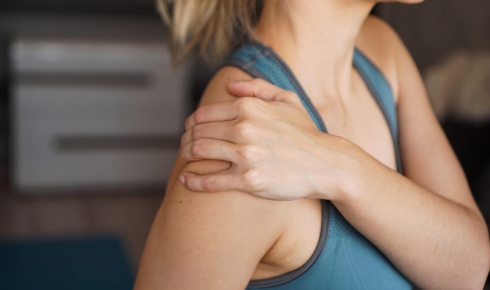 What is Frozen Shoulder? Symptoms, Causes & Treatments